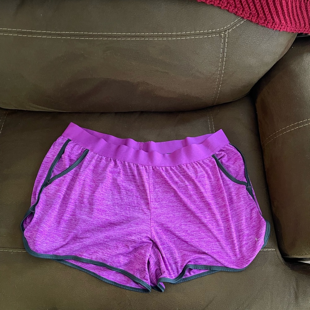 Danskin Now Athletic Shorts; Size XXL (20); Purple/Gray